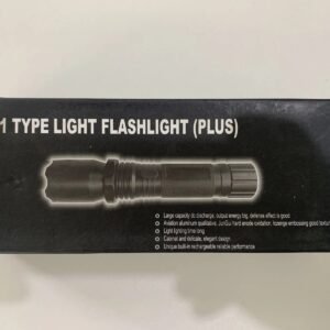 Lampe de poche auto-défense noire avec fonction taser électrique, dimensions compactes.